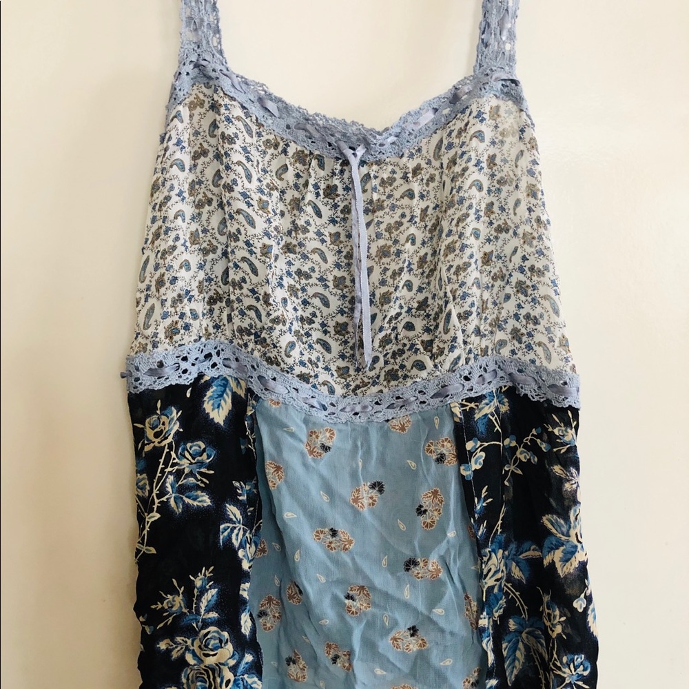 Light weight cute sleeveless top!